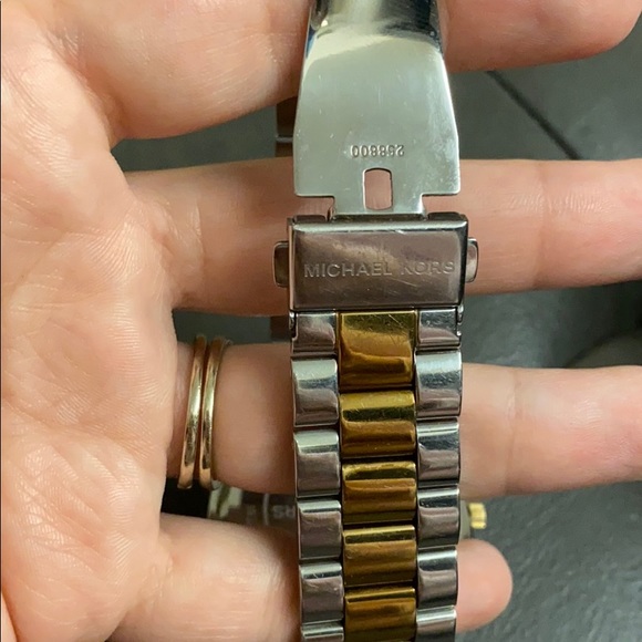 Michael Kors women two tone watch - Picture 4 of 9